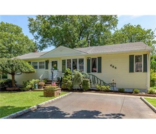 654 Woodbridge Ave, Avenel, NJ 07001-1532