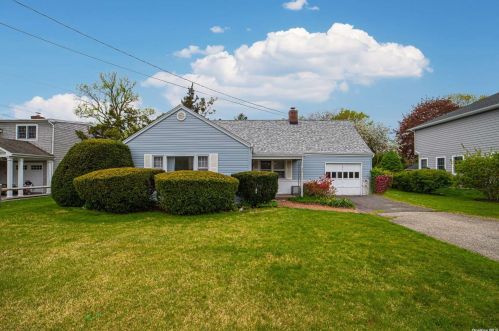 111 Bayway Ave, Bayshore, NY 11706-8215
