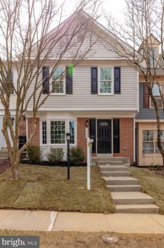 3957 Conquest Ct, Woodbridge, VA 22192-5185
