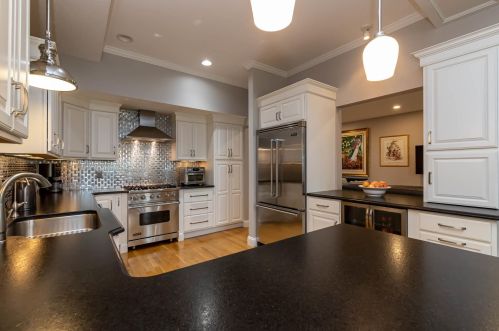 25 Hawthorne Vlg Rd, Nashua NH 03062-2274 exterior