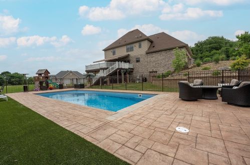 4017 Castor Ln, Finleyville, PA 15332-1588