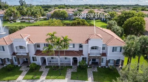 8284 27th St, Hollywood, FL 33025-7410
