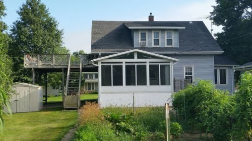 327 11th St, Aplington, IA 50604-1013