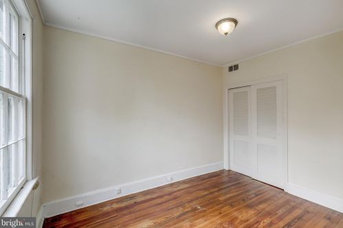 109 7 St, Washington DC  20003-1212 exterior