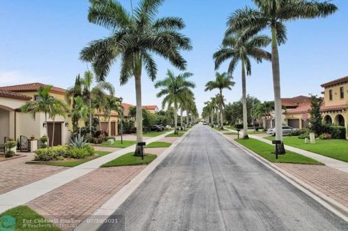 8716 41st St, Hollywood, FL 33024-8749