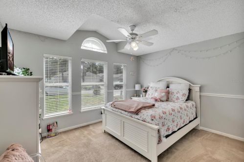 268 Pleasant Gardens Dr, Apopka, FL 32703-4747