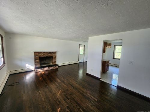 244 Old Stagecoach Rd, Meriden, CT 06450-6631