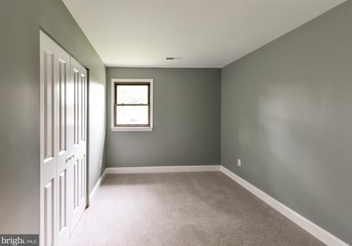 5 Holly Ct, Blenheim NJ  08012-5303 exterior