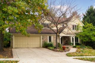 818 Loch Lomond Ln, Columbus, OH 43085-2926