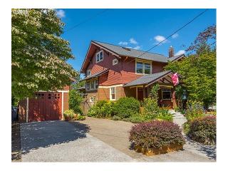 527 62nd Ave, Portland, OR 97215-1916