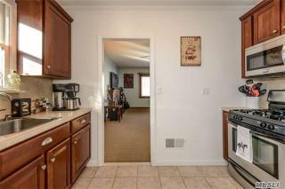 11 Nova Rd, Bayville NY  11709-1409 exterior