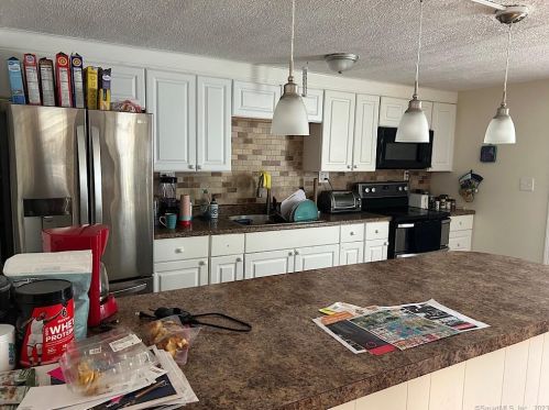11 Arnold St, Norwich, CT 06360-4520