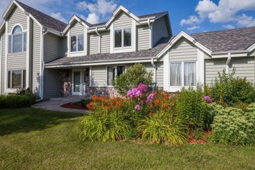 1772 Field Cliffe Dr, Richfield, WI 53076-9695