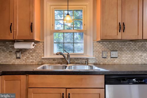1898 Manor Ridge Dr, Lancaster PA  17603-4447 exterior