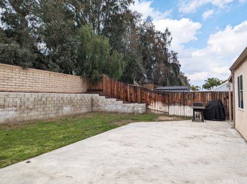 1019 Forest Dr, Colton CA  92324-4552 exterior