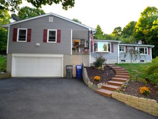 16 Crestview Dr, Brookfield Center, CT 06804-1230