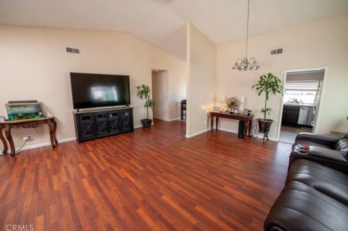 2869 La Vida Dr, Lancaster CA  93535-5873 exterior