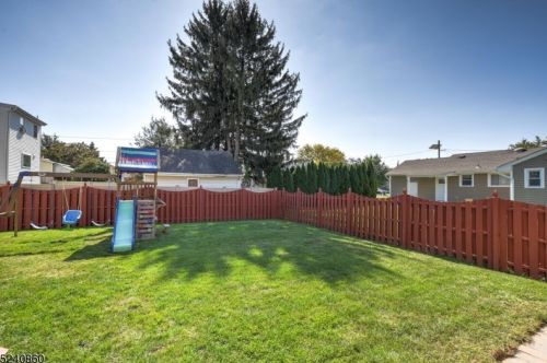 16 9th Ave, Manville NJ  08835-1512 exterior