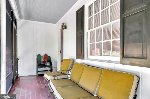 802 Mckennans Church Rd, Wilmington, DE 19808-2125