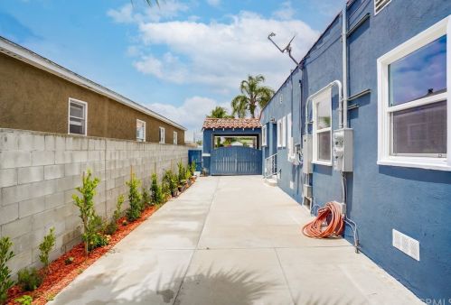 304 Sloan Ave, Compton CA  90221-3351 exterior