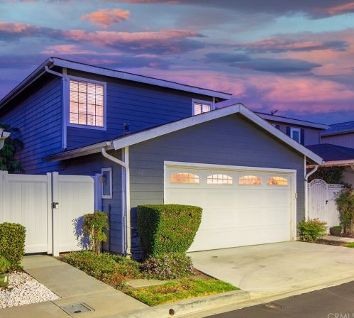 3738 Countryside Ln, Long Beach, CA 90806-1171