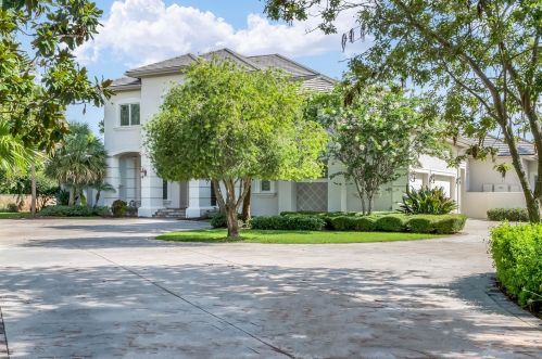 220 Mclean Point Ct, Winter Haven, FL 33884-4137