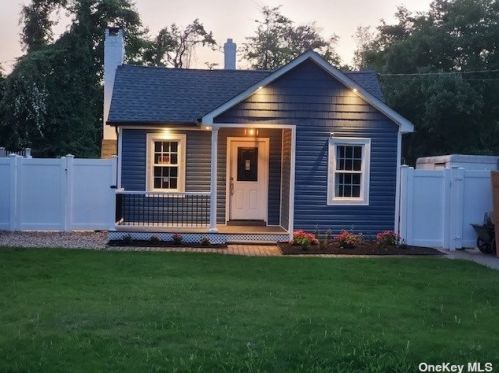 364 Vanderbilt Blvd, Oakdale NY  11769-2038 exterior