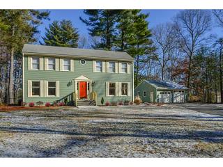 81 Mapleville Rd, Smithfield, RI 02828-1015