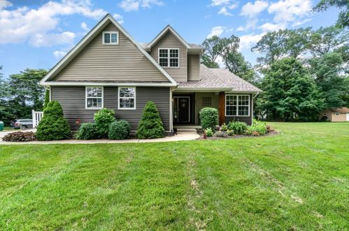 452 Oak Hollow Dr, Valpo, IN 46383-2182