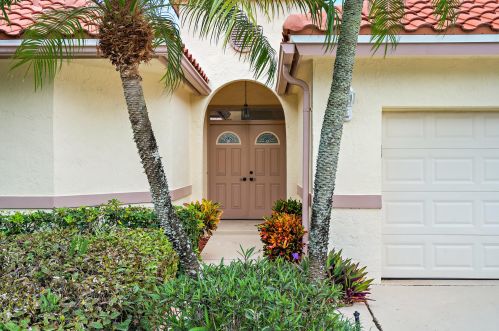 161 Executive Cir, Boynton Beach, FL 33436-1835