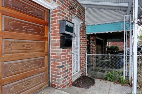 1319 222nd St, Bronx, NY 10469-2601