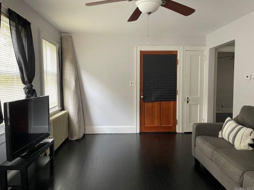 18 Cedar Ln, Poughkeepsie NY  12601-1147 exterior