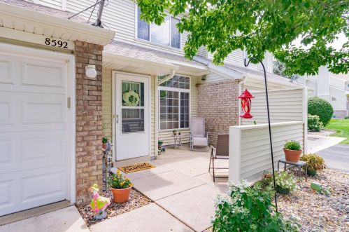 8592 Brinkley Ln, South Saint Paul, MN 55076-5115