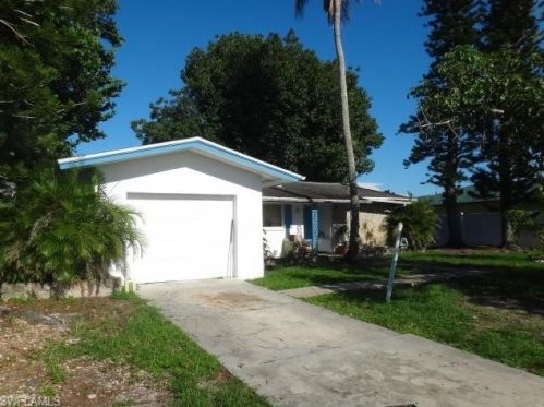 2155 44th St, Naples, FL 34116-6454