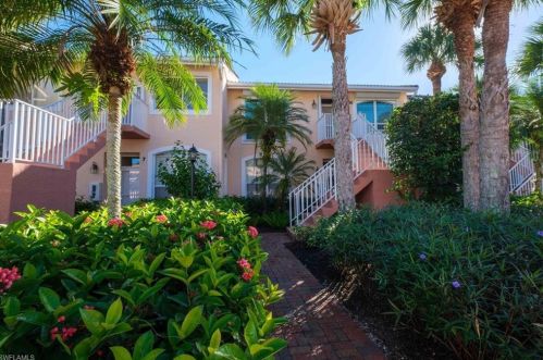 1972 Cascades Dr, Naples FL  34112-7581 exterior