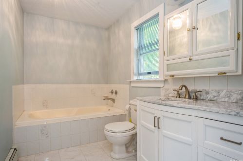 147 Washington Ave, Holtsville NY  11742-1051 exterior