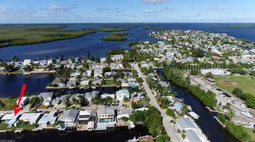 2621 2nd St, Cape Coral, FL 33993-9760