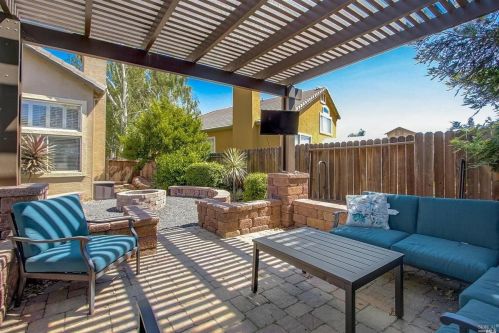 965 Turquoise St, Vacaville CA  95687-7859 exterior