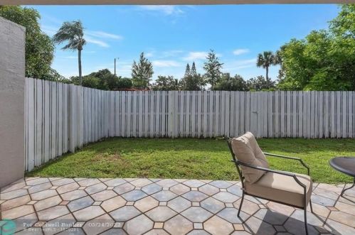 3017 179 Ave, Hollywood FL  33029-3054 exterior