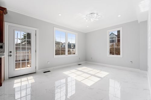 260-14 83rd Ave, Floral Park NY  11004-1604 exterior