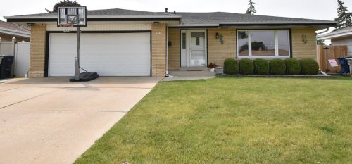 4987 24th St, Milwaukee, WI 53221-2927