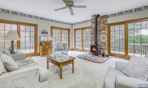 8 Winters St, Oakland NJ  07436-2623 exterior