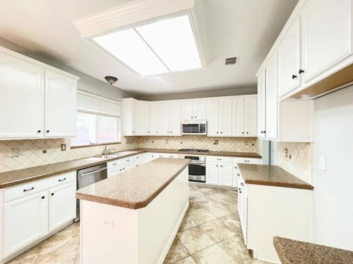 1005 Tanglewood Ln, Lewisville TX  75028-8234 exterior