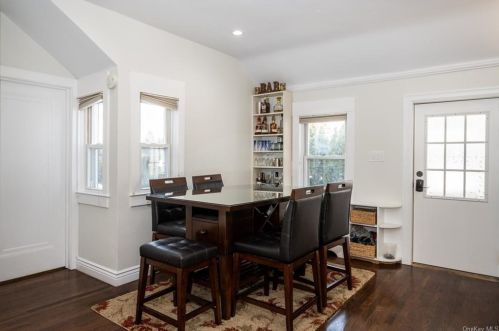 86 Parkway Cir, Scarsdale NY  10583-5420 exterior