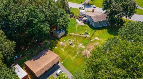 4 Riverview Rd, Uncasville CT  06382-1914 exterior