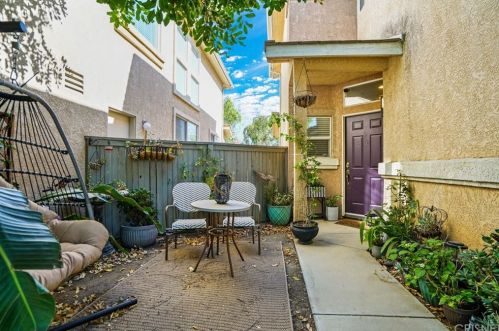 27605 Primrose Ln, Santa Clarita, CA 91384-3787