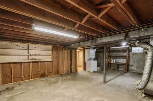 3 Mansfield Ln, Elwood NY  11731-4132 exterior