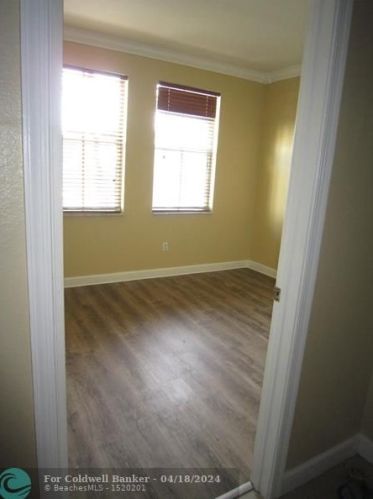 15603 41st St, Hollywood, FL 33027-4810