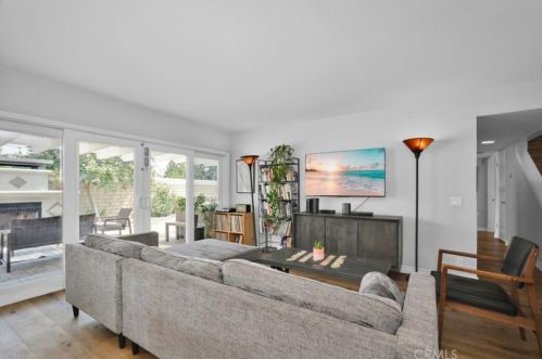 9878 Avenida Mateo, Cypress CA  90630-3445 exterior