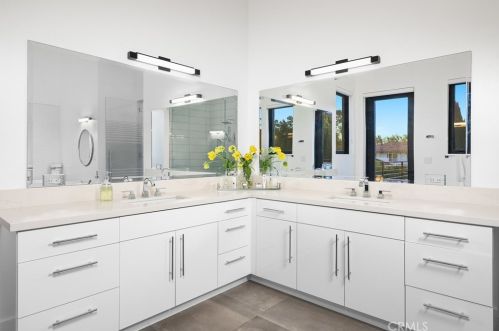 18852 Canyon Crest Dr, Orange CA 92861-2806 exterior